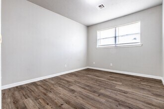 617 Queensboro Pl in Yukon, OK - Building Photo - Building Photo