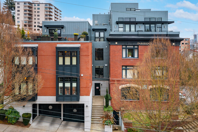 916 Queen Anne Ave N in Seattle, WA - Foto de edificio - Building Photo