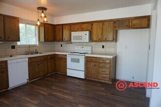 6404 Borage Ct in Bakersfield, CA - Building Photo - Building Photo