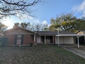 6324 Regal Rd in Forest Hill, TX - Building Photo