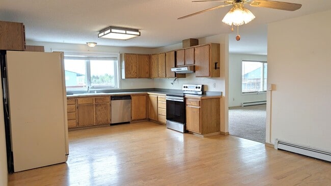2441 Hill Rd in Fairbanks, AK - Building Photo - Building Photo