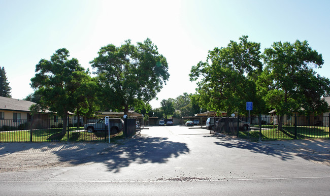 North Marks Apartments in Fresno, CA - Foto de edificio - Building Photo