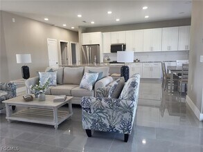 654 NE 5th Pl in Cape Coral, FL - Building Photo - Building Photo