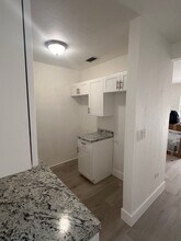 121 NW 68th Ave in Miami, FL - Foto de edificio - Building Photo