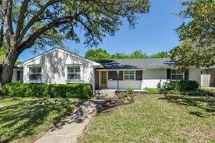 3605 Merrell Rd in Dallas, TX - Building Photo