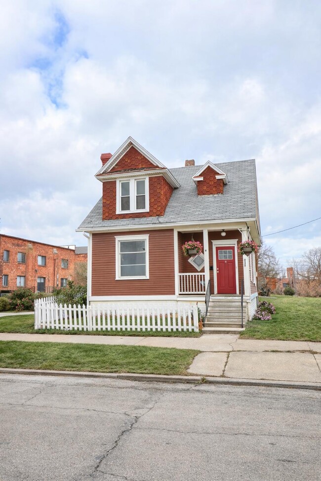 property at 833 N Michigan St