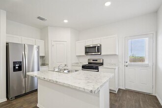 599 Arnold Lp in Kyle, TX - Building Photo - Building Photo