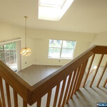 233 Village Cir Dr in Fort Lee, NJ - Foto de edificio - Building Photo