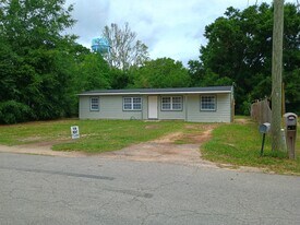 6422 Eva St in Milton, FL - Building Photo