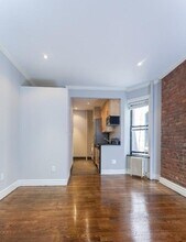 52 Barrow St, Unit 1W in New York, NY - Building Photo - Building Photo