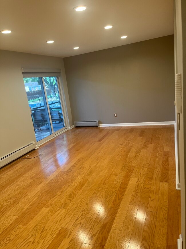 1707 E 14 Mile Rd, Unit B in Birmingham, MI - Building Photo - Building Photo