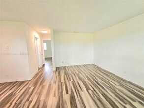 5180 NE 6th Ave in Oakland Park, FL - Building Photo - Building Photo