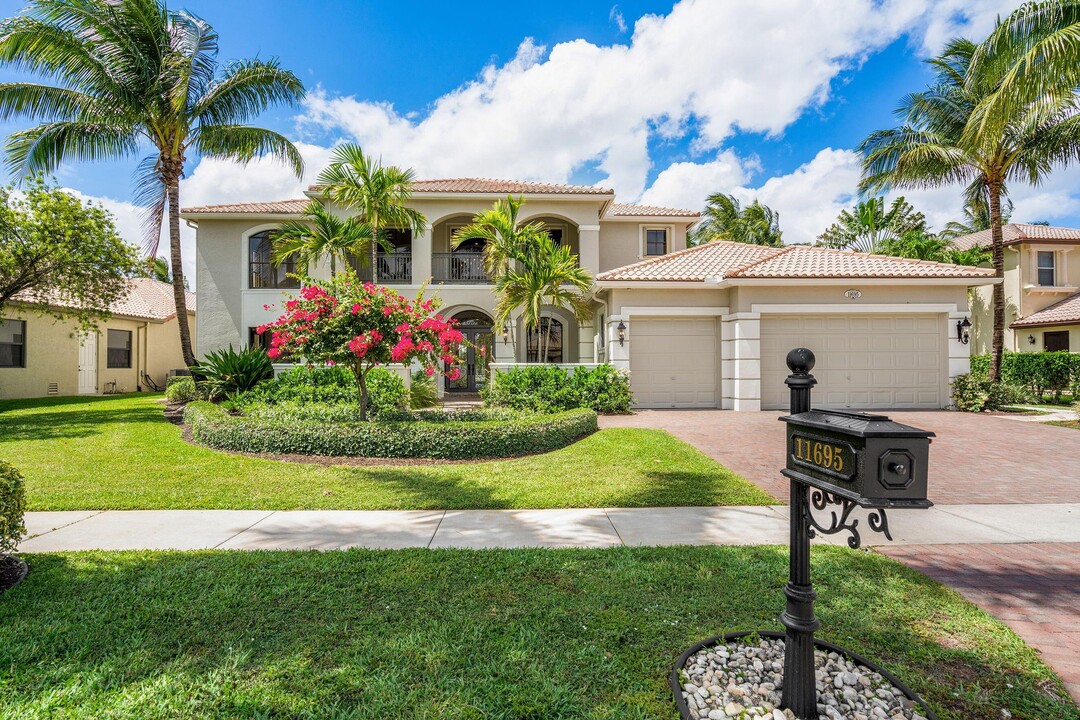 11695 Sunrise View Ln in Wellington, FL - Building Photo