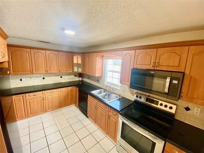 3024 N 73rd Ter in Hollywood, FL - Building Photo - Building Photo
