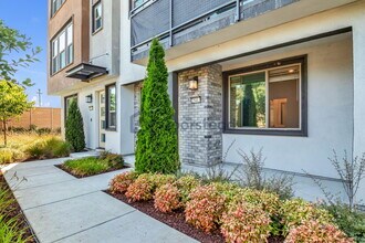 25443 Parklane Dr in Hayward, CA - Building Photo - Building Photo