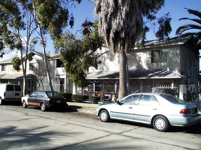 Laveta Terrace in Los Angeles, CA - Building Photo - Building Photo