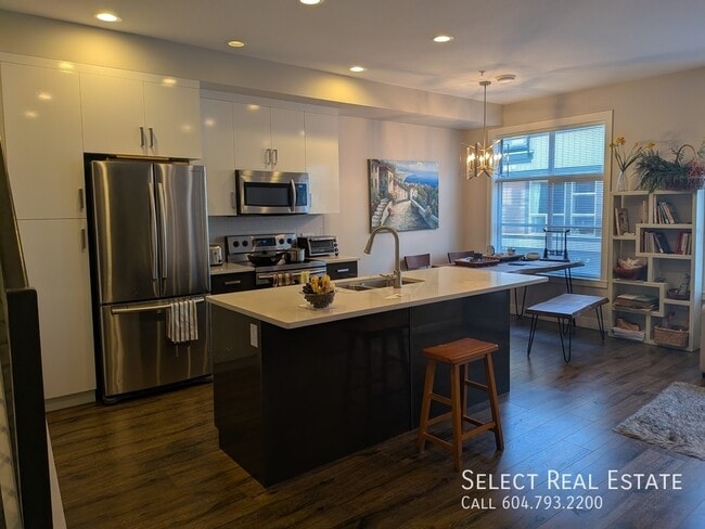 8466 Midtown Wy in Chilliwack, BC - Building Photo - Building Photo