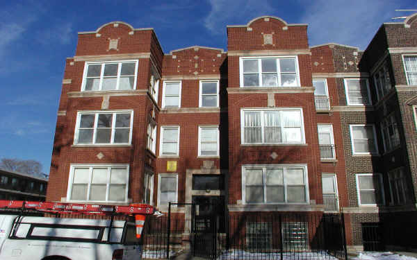 7645 S Coles Ave in Chicago, IL - Foto de edificio