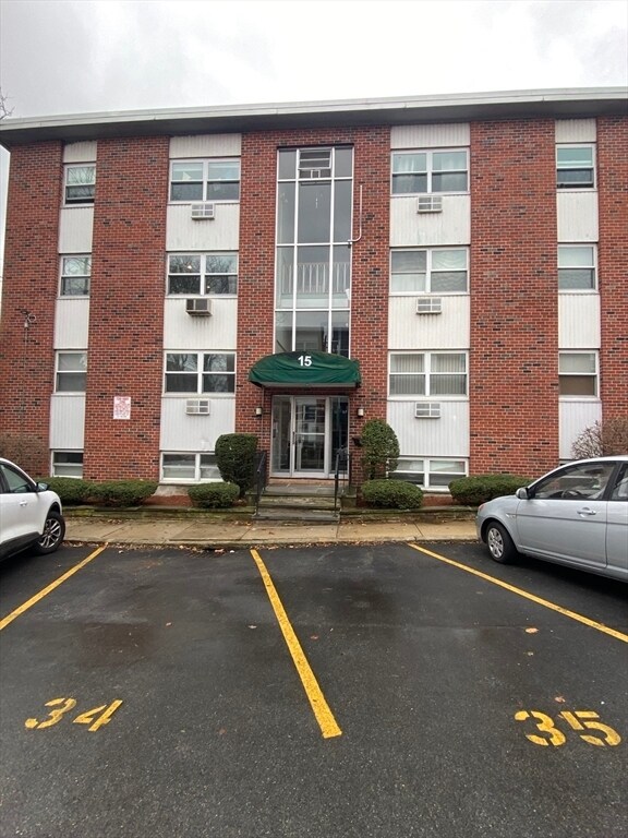 property at 15 Commonwealth Ct