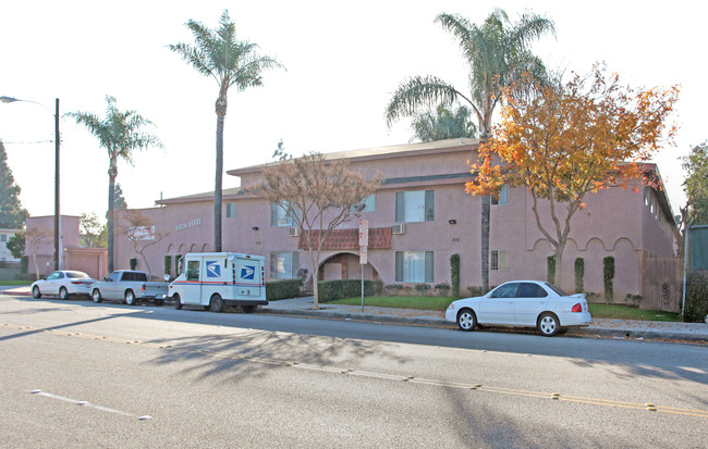 Vista Verde in Bellflower, CA - Foto de edificio - Building Photo