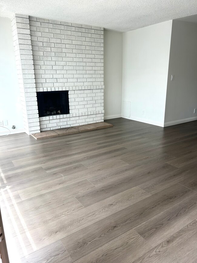 794 N Shattuck Pl, Unit 794