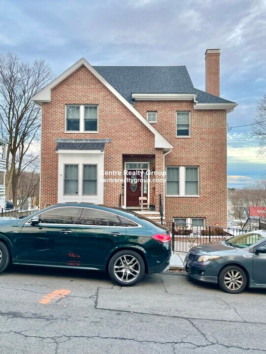 64 Langley Rd in Boston, MA - Foto de edificio