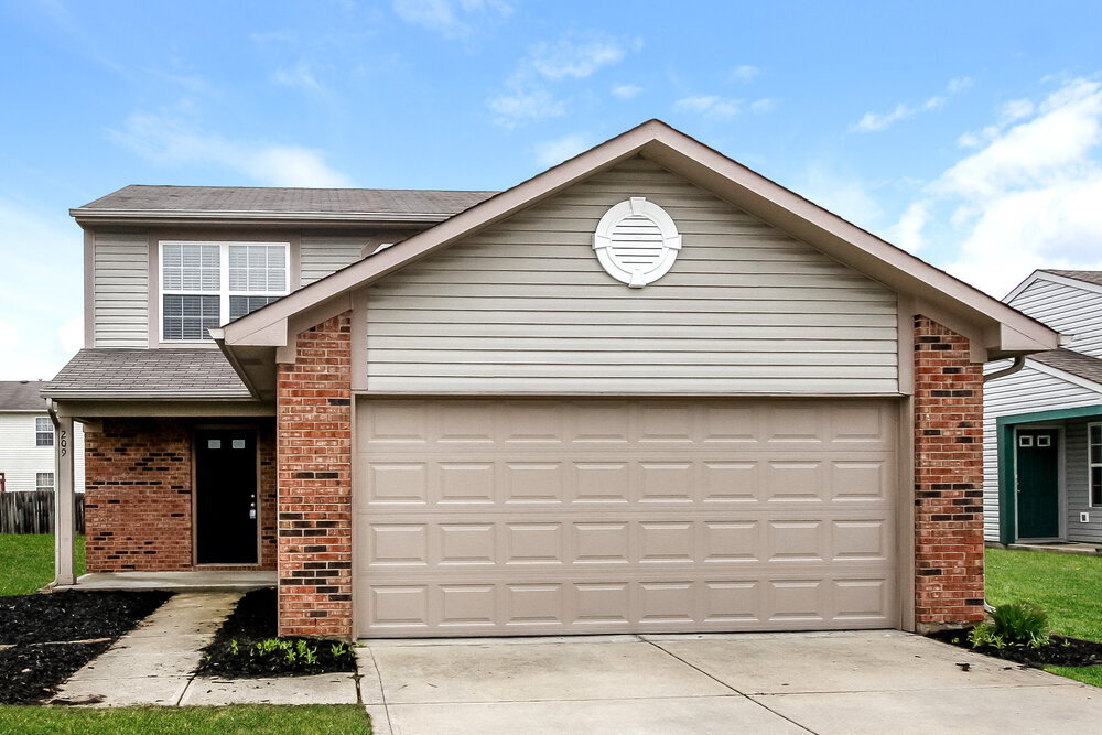 209 Bent Stream Ln in Brownsburg, IN - Building Photo