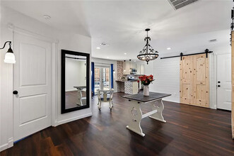 205 Scenic Dr in Georgetown, TX - Foto de edificio - Building Photo