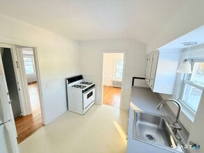 160 Oakland Pl in Stratford, CT - Building Photo - Building Photo