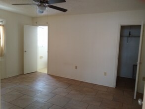 405 S Cooper St in New Smyrna Beach, FL - Building Photo - Building Photo