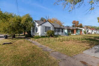 1701 N Floberta Rd in Wichita, KS - Building Photo - Building Photo