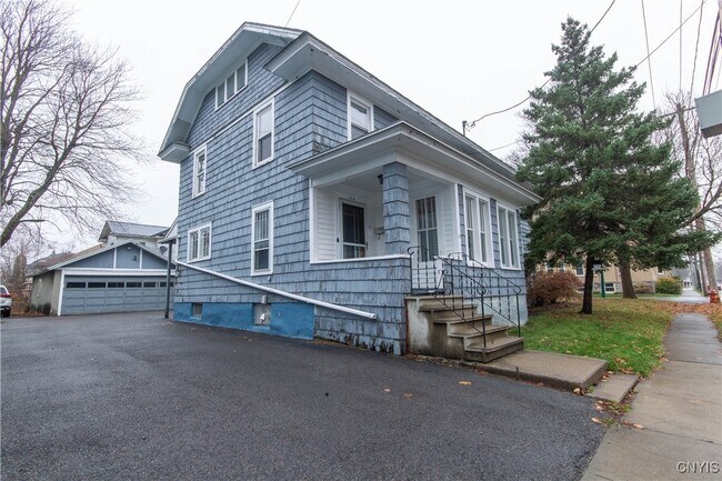 304 Mullin St in Watertown, NY - Building Photo - Building Photo