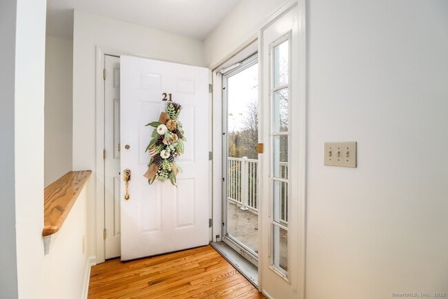 633 Danbury Rd in Ridgefield, CT - Building Photo - Building Photo