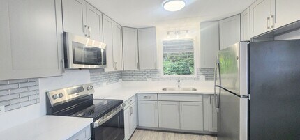 41-978B Waikupanaha St in Waimanalo, HI - Building Photo - Building Photo