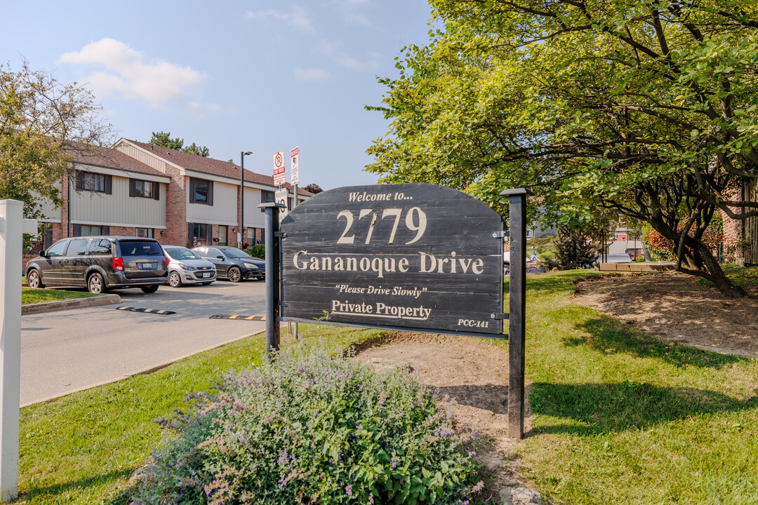 2779 Ganaoque Dr in Mississauga, ON - Building Photo