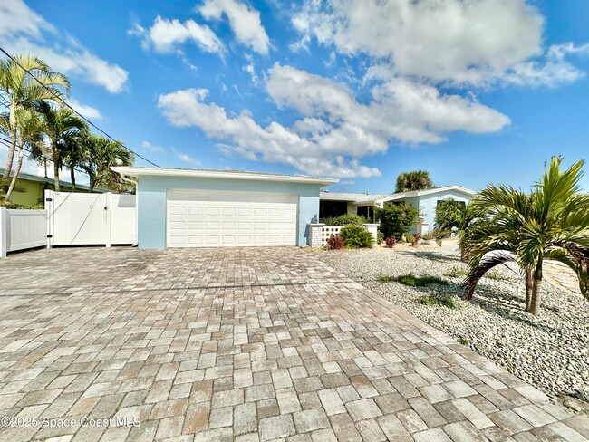 425 Penguin Dr in Satellite Beach, FL - Building Photo - Building Photo