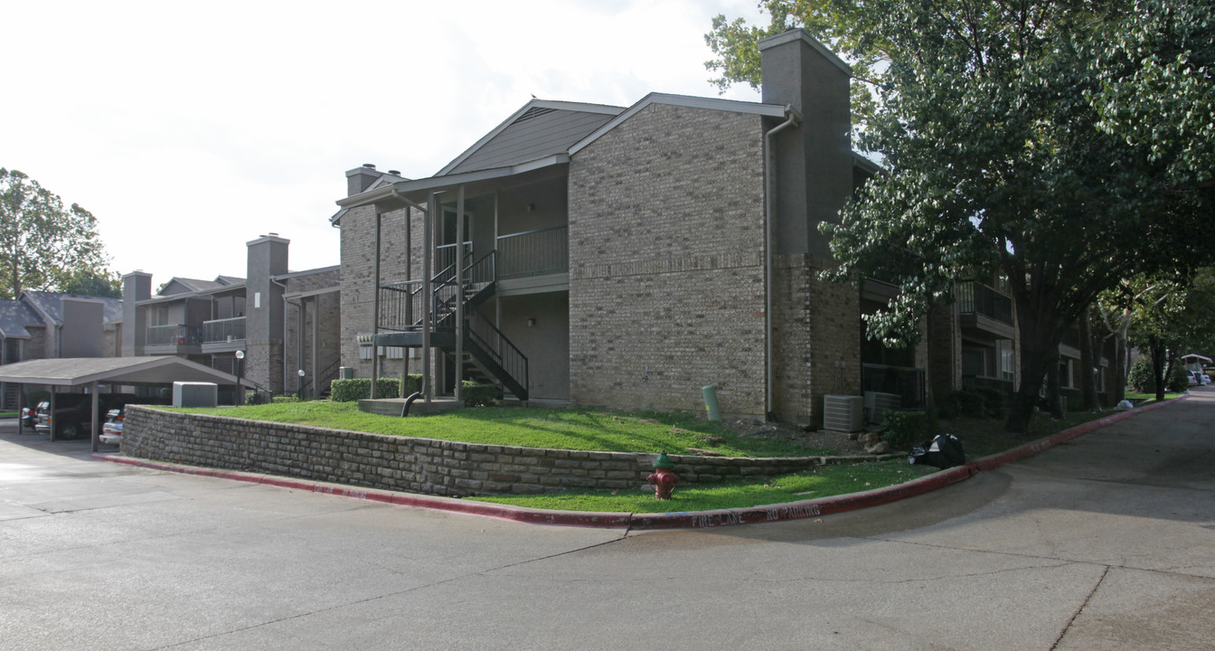 Rise Fossil Creek in Haltom City, TX - Building Photo