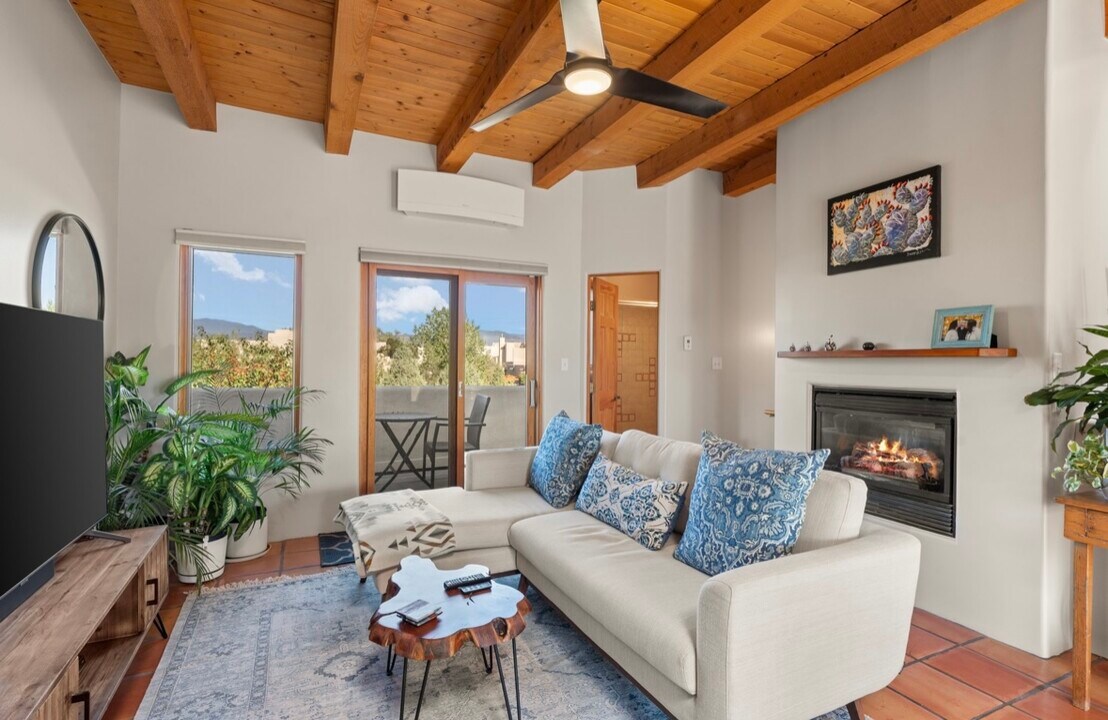 3227 La Paz Ln in Santa Fe, NM - Building Photo