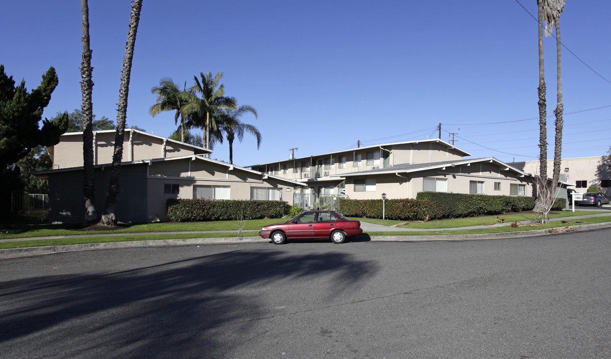 Maple Apartments in La Habra, CA - Foto de edificio