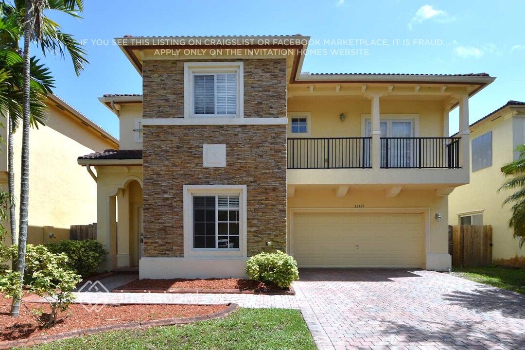 22467 SW 94th Path in Cutler Bay, FL - Building Photo
