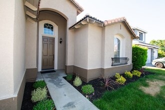 622 Apache St in San Jacinto, CA - Foto de edificio - Building Photo