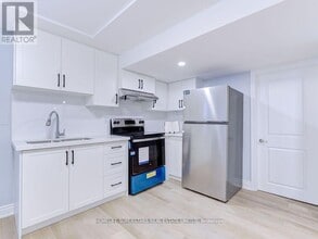 6127 Silken Laumann Way in Mississauga, ON - Building Photo - Building Photo