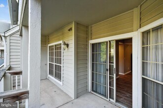 12162 Penderview Ln in Fairfax, VA - Building Photo - Building Photo