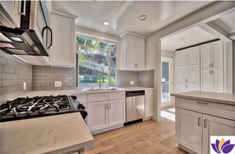 11423 Sunshine Ter in Studio City, CA - Building Photo - Building Photo