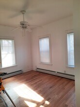 30 Cherry St, Unit 1 in Whitman, MA - Foto de edificio - Building Photo