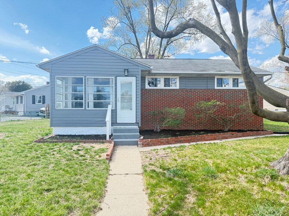 400 Vernon Ct in Glen Burnie, MD - Building Photo