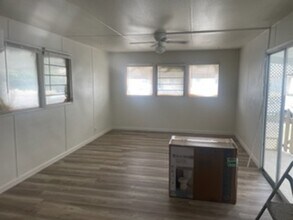 1044 W Johnston Ave in Hemet, CA - Building Photo - Building Photo