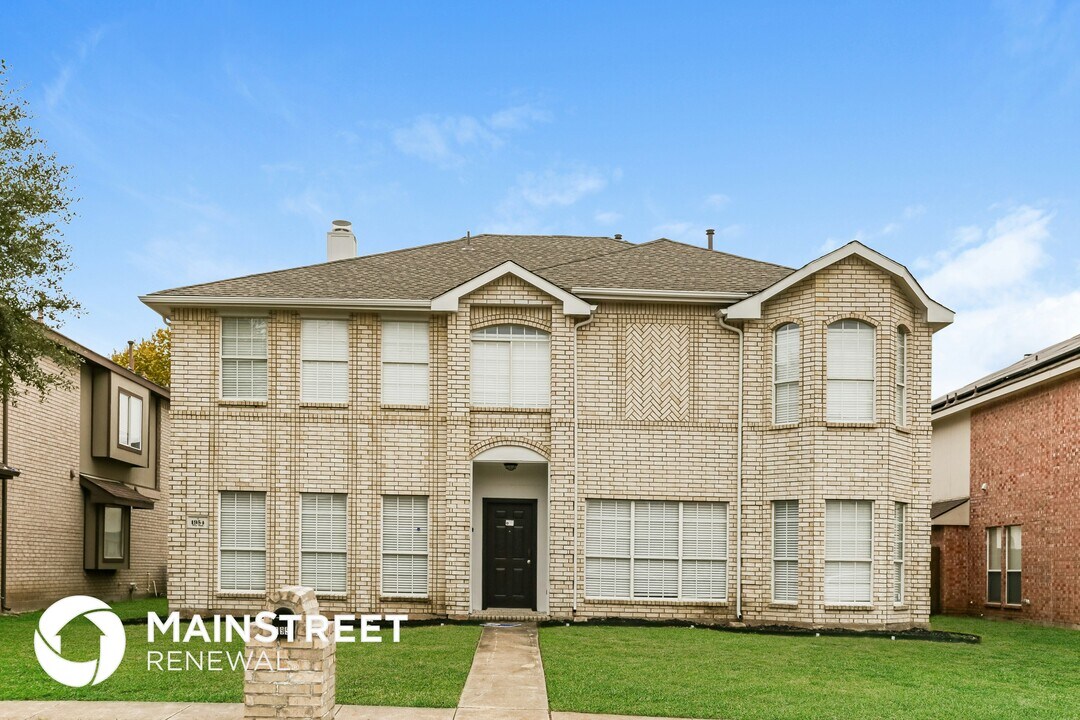 1954 Pin Oak Ln in Lancaster, TX - Building Photo