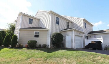 641 Chickadee Dr in Lititz, PA - Building Photo - Building Photo