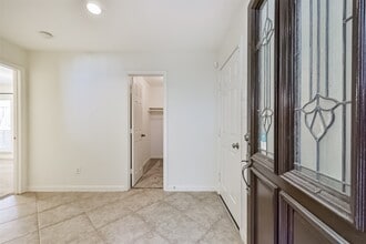 2322 Chenevert St in Houston, TX - Foto de edificio - Building Photo